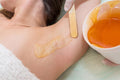 Depilación de axilas con cera en Massage Lab Dénia